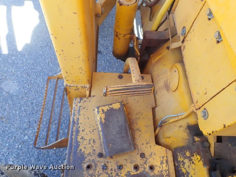 image for item DC3293 1985 John Deere 401D backhoe