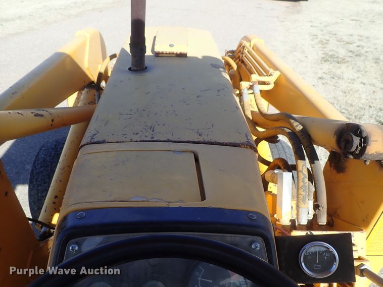 image for item DC3293 1985 John Deere 401D backhoe