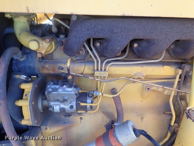 image for item DC3293 1985 John Deere 401D backhoe