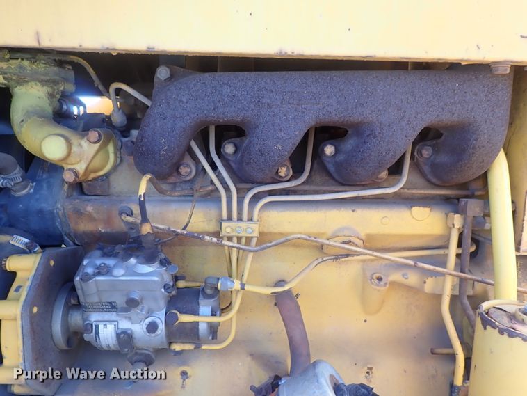 image for item DC3293 1985 John Deere 401D backhoe