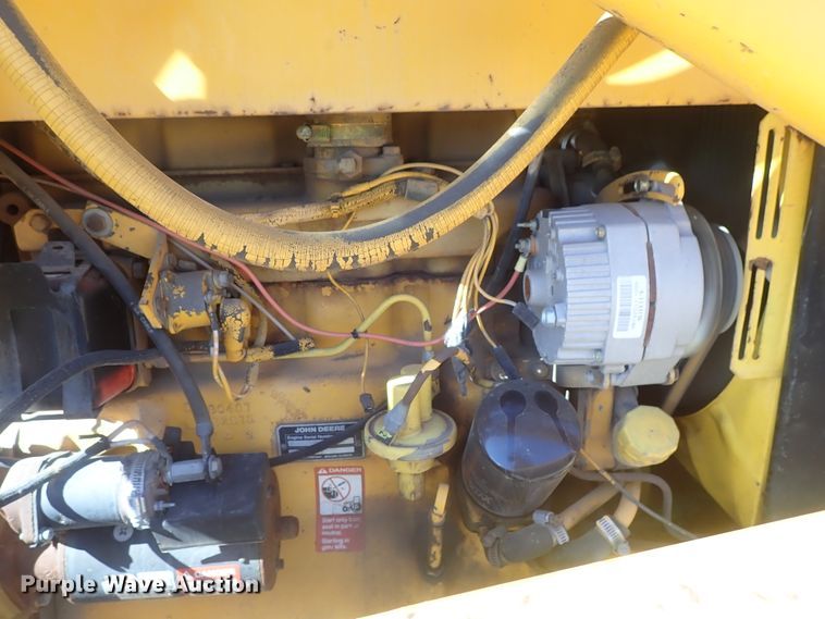 image for item DC3293 1985 John Deere 401D backhoe