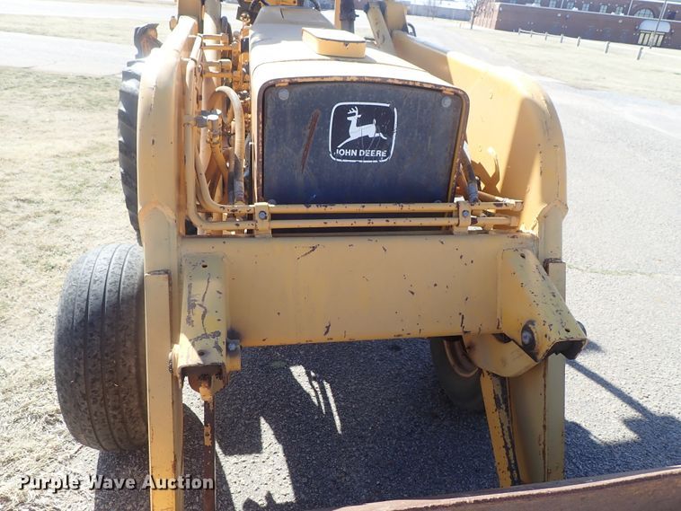 image for item DC3293 1985 John Deere 401D backhoe