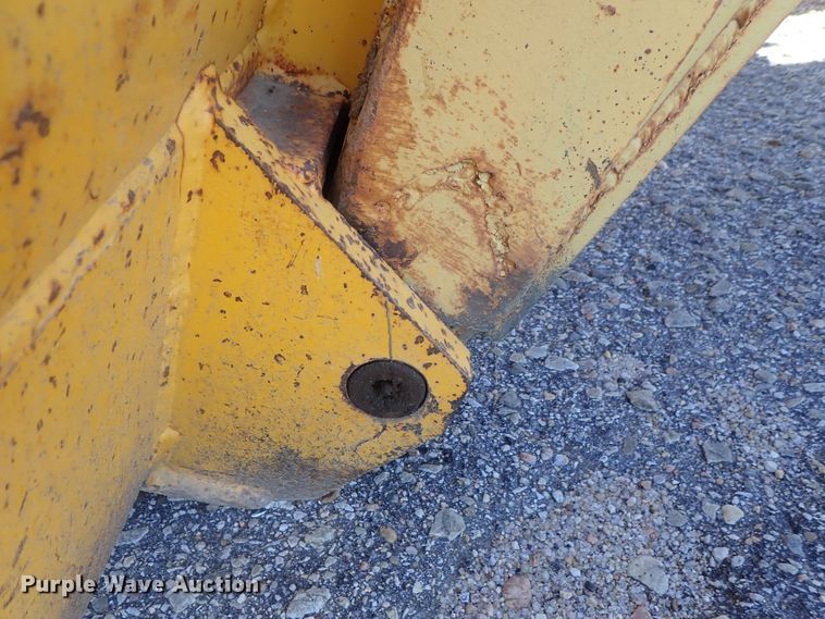 image for item DC3293 1985 John Deere 401D backhoe