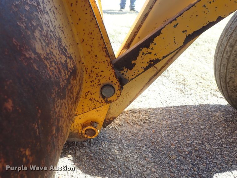 image for item DC3293 1985 John Deere 401D backhoe