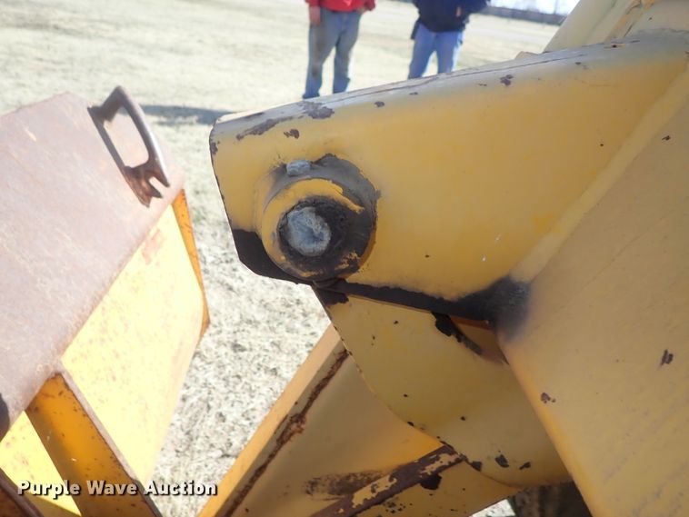 image for item DC3293 1985 John Deere 401D backhoe