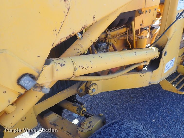 image for item DC3293 1985 John Deere 401D backhoe