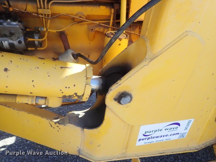 image for item DC3293 1985 John Deere 401D backhoe