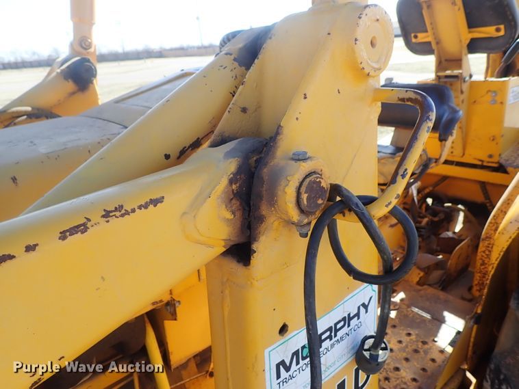 image for item DC3293 1985 John Deere 401D backhoe