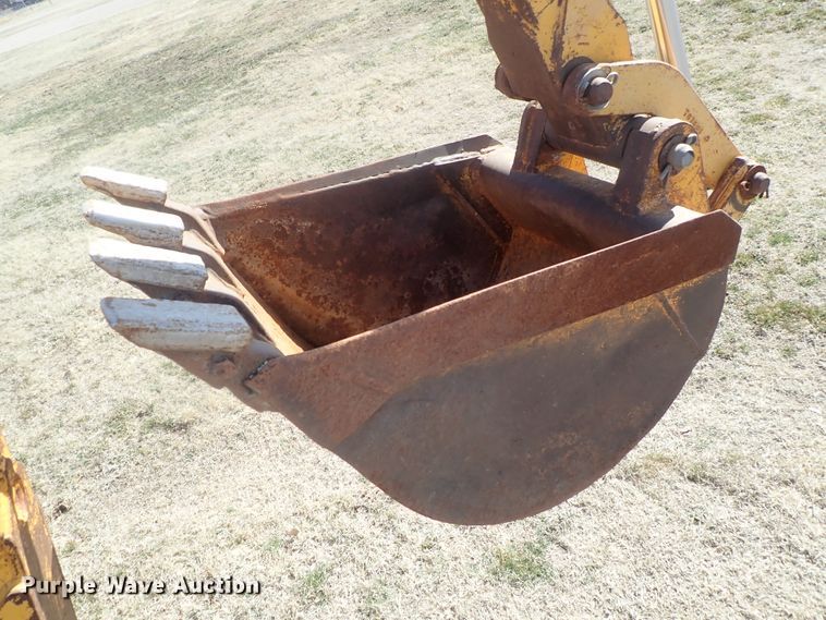 image for item DC3293 1985 John Deere 401D backhoe