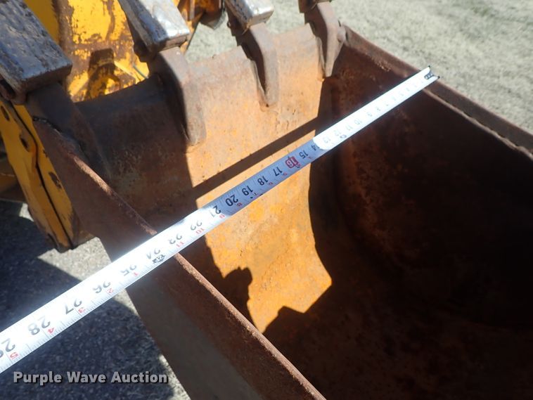 image for item DC3293 1985 John Deere 401D backhoe