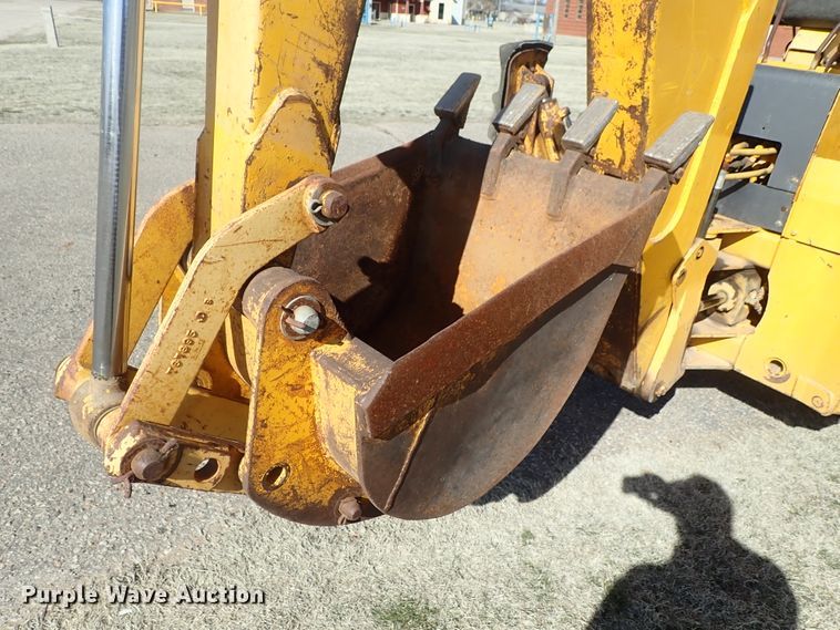 image for item DC3293 1985 John Deere 401D backhoe