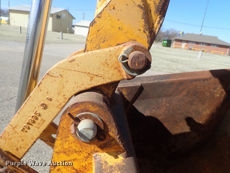 image for item DC3293 1985 John Deere 401D backhoe