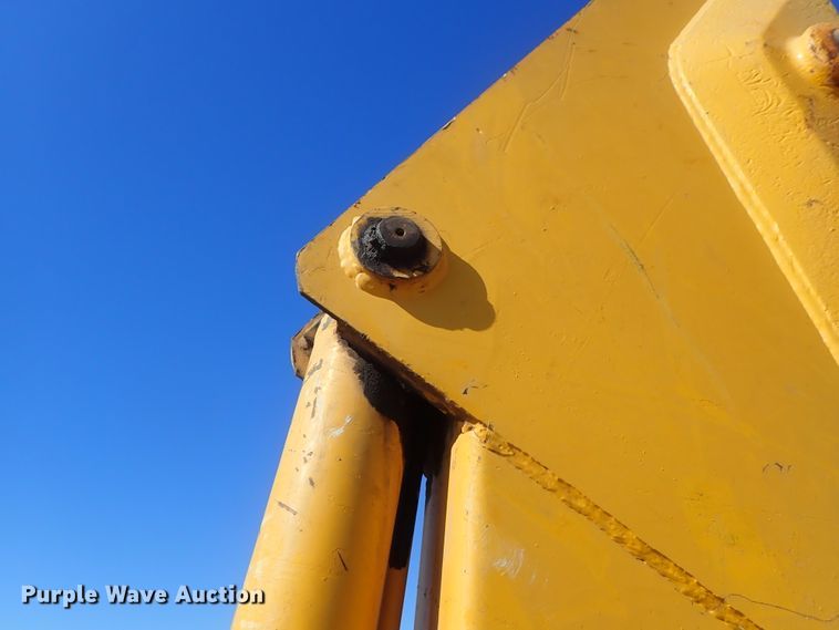 image for item DC3293 1985 John Deere 401D backhoe