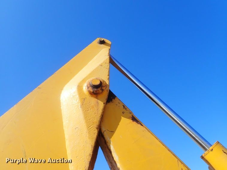 image for item DC3293 1985 John Deere 401D backhoe