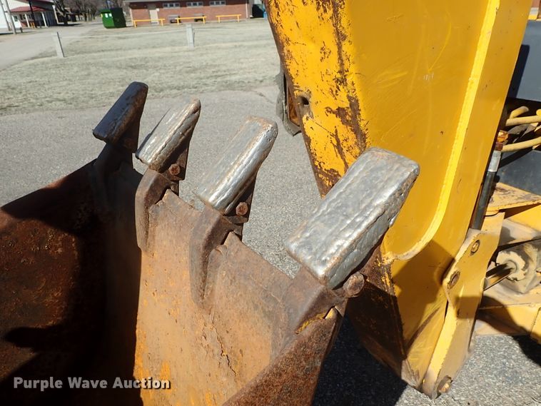 image for item DC3293 1985 John Deere 401D backhoe