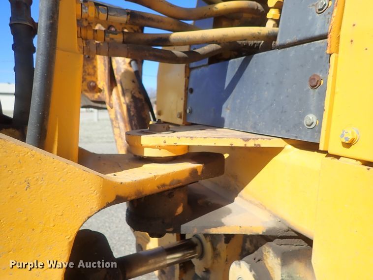 image for item DC3293 1985 John Deere 401D backhoe