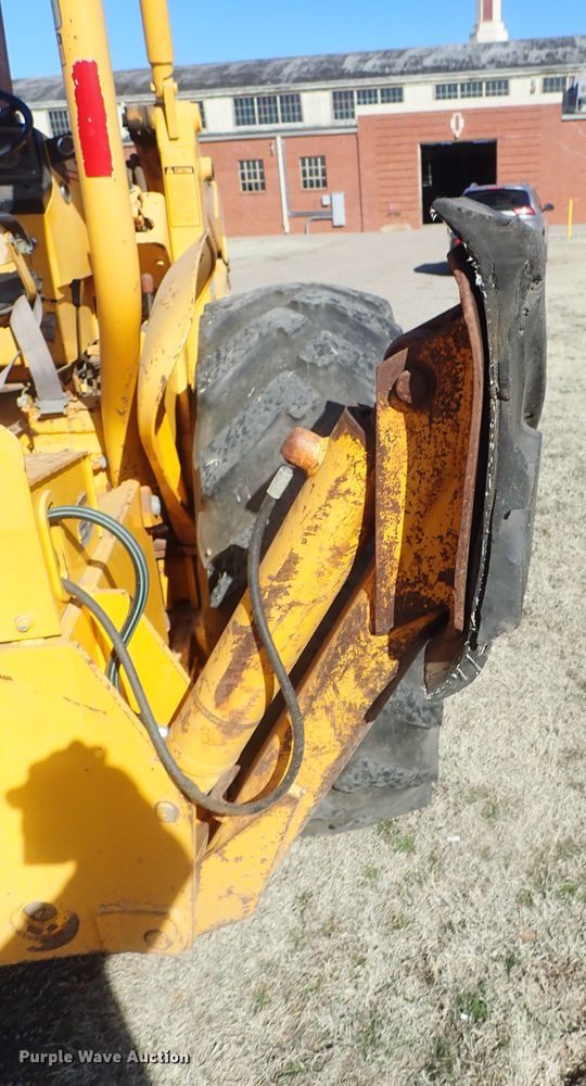 image for item DC3293 1985 John Deere 401D backhoe