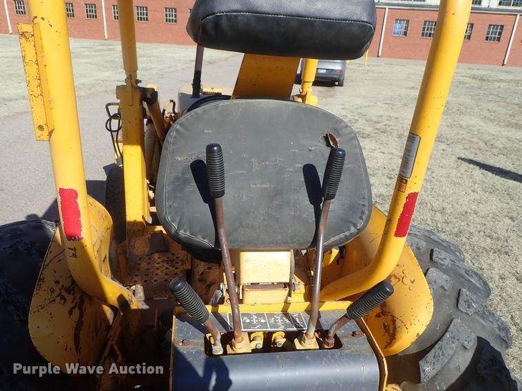 image for item DC3293 1985 John Deere 401D backhoe