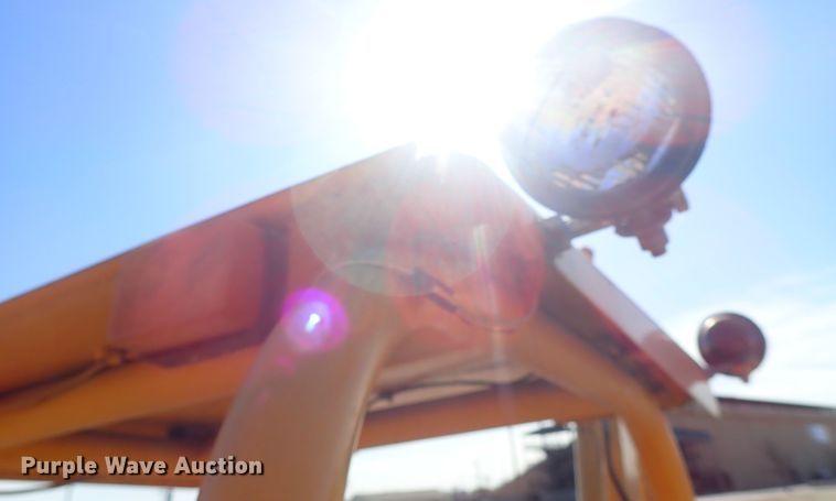 image for item DC3293 1985 John Deere 401D backhoe