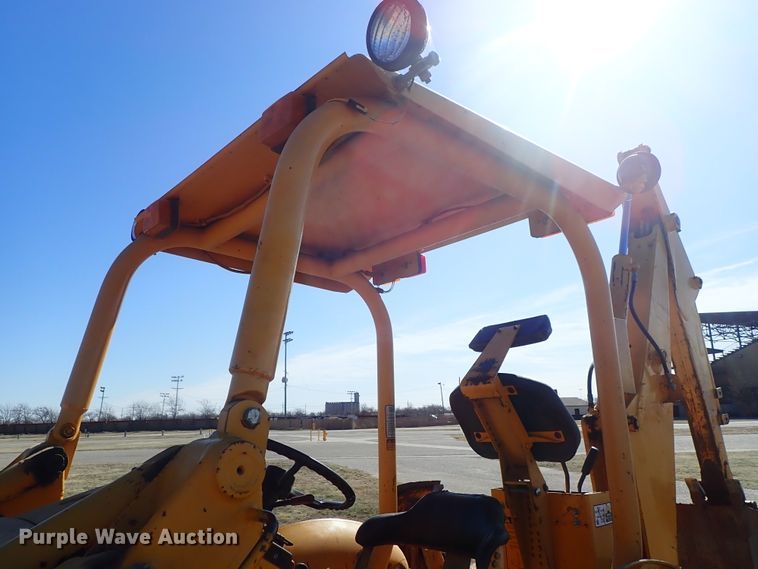 image for item DC3293 1985 John Deere 401D backhoe