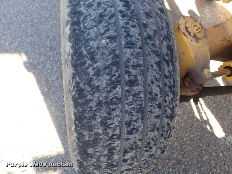 image for item DC3293 1985 John Deere 401D backhoe