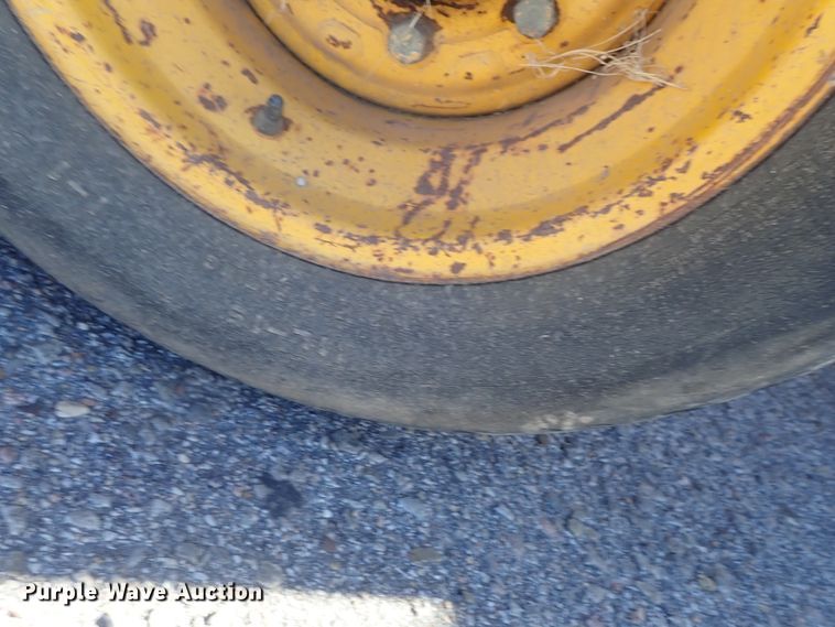 image for item DC3293 1985 John Deere 401D backhoe