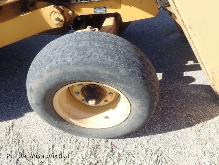 image for item DC3293 1985 John Deere 401D backhoe