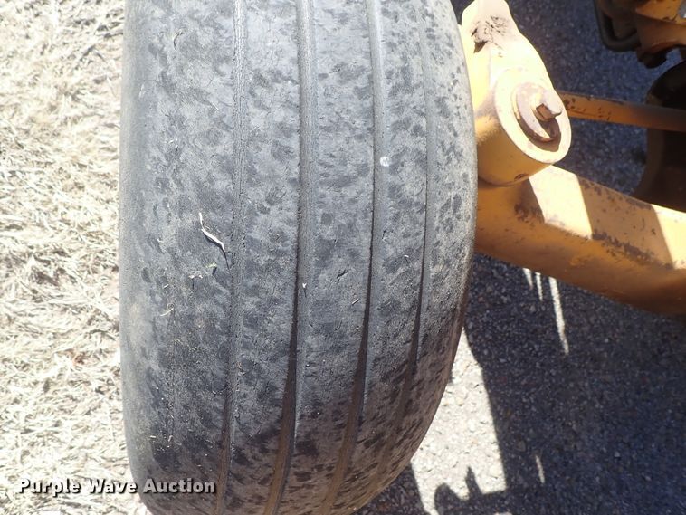 image for item DC3293 1985 John Deere 401D backhoe