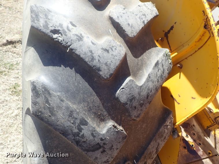 image for item DC3293 1985 John Deere 401D backhoe