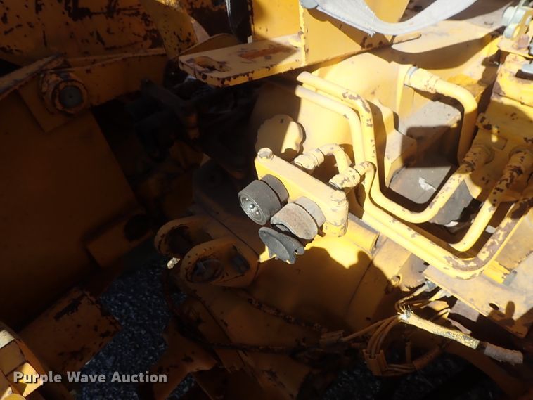 image for item DC3293 1985 John Deere 401D backhoe