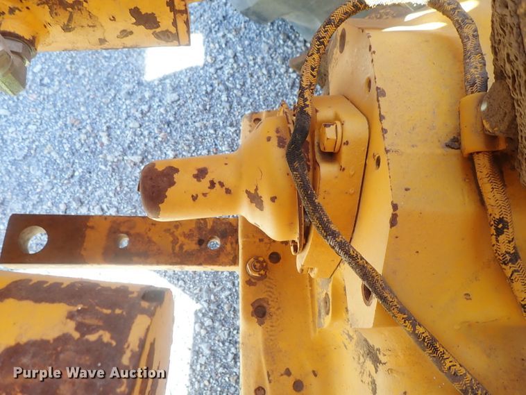 image for item DC3293 1985 John Deere 401D backhoe