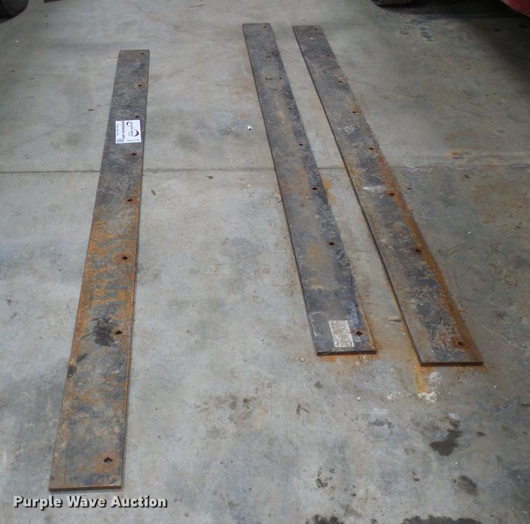 (3) Western snow plow cutting edges in Eldon, MO Item DD1782 sold