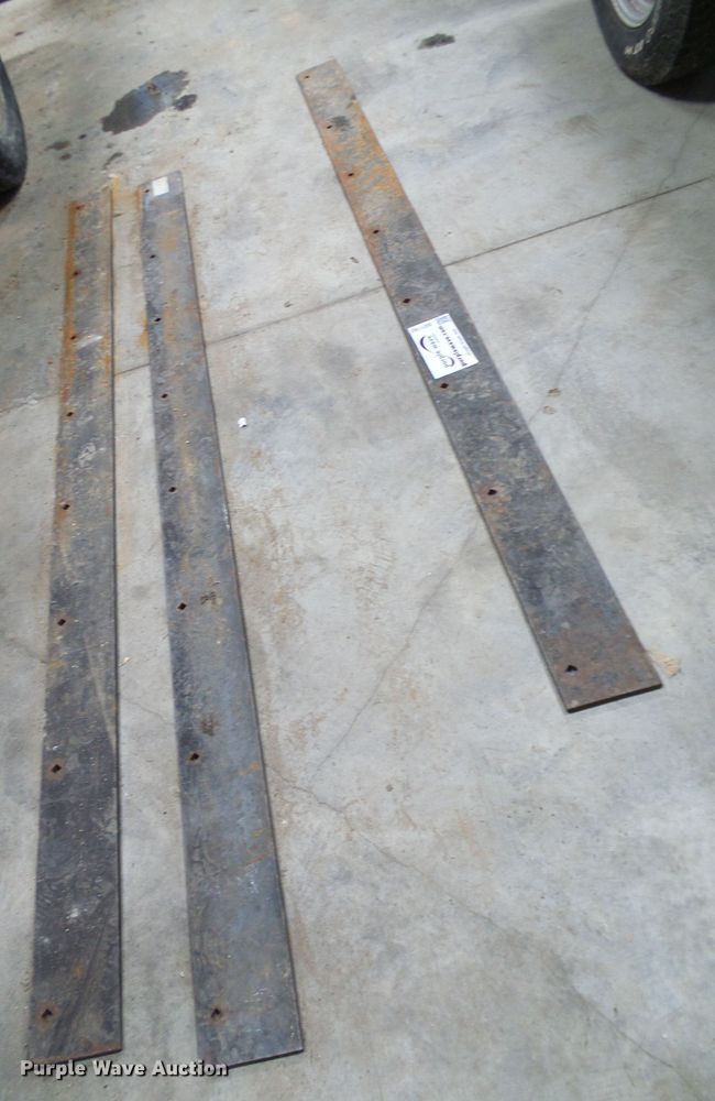 (3) Western snow plow cutting edges in Eldon, MO Item DD1782 sold