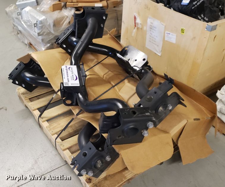 (4) receiver hitches in Lee's Summit, MO Item DD2556 sold Purple Wave