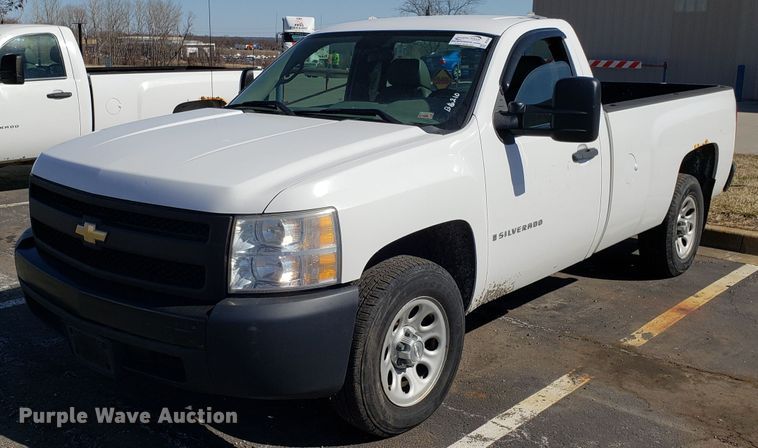 image for item DD2560 2007 Chevrolet Silverado 1500 pickup truck