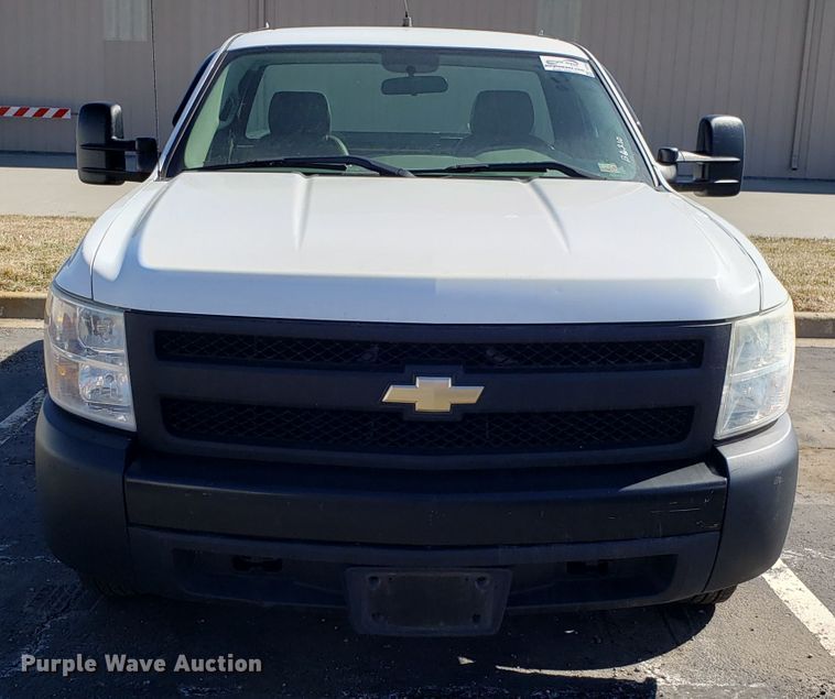 image for item DD2560 2007 Chevrolet Silverado 1500 pickup truck