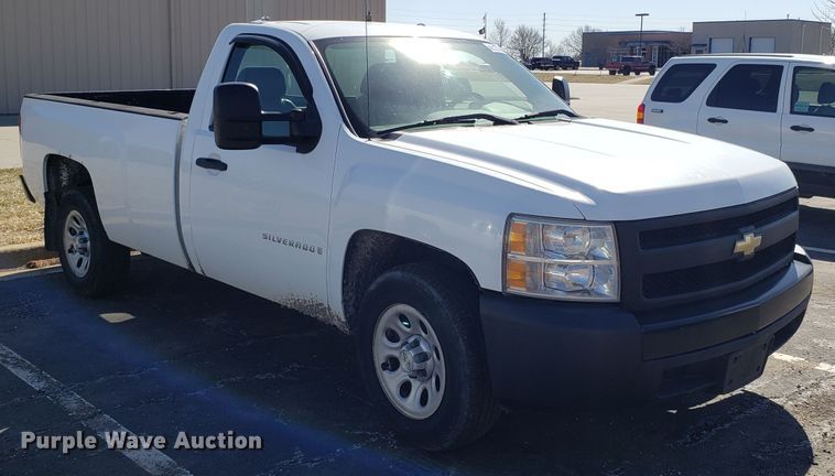image for item DD2560 2007 Chevrolet Silverado 1500 pickup truck