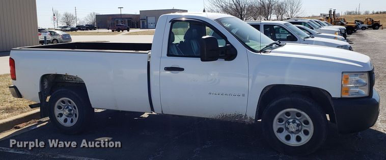 image for item DD2560 2007 Chevrolet Silverado 1500 pickup truck