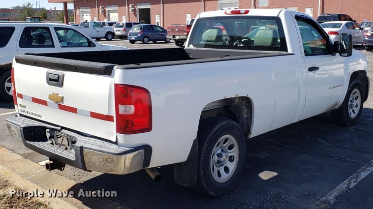 image for item DD2560 2007 Chevrolet Silverado 1500 pickup truck