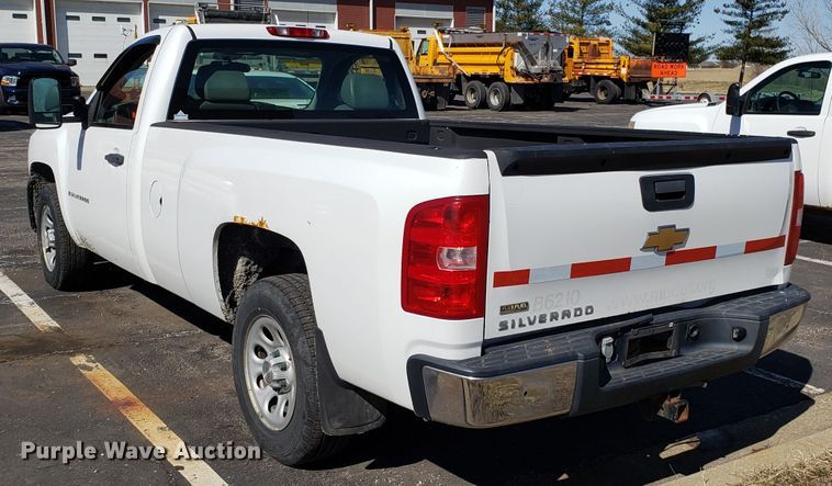 image for item DD2560 2007 Chevrolet Silverado 1500 pickup truck