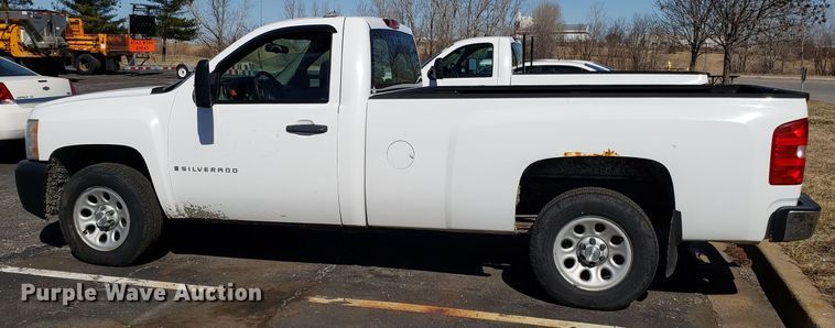 image for item DD2560 2007 Chevrolet Silverado 1500 pickup truck