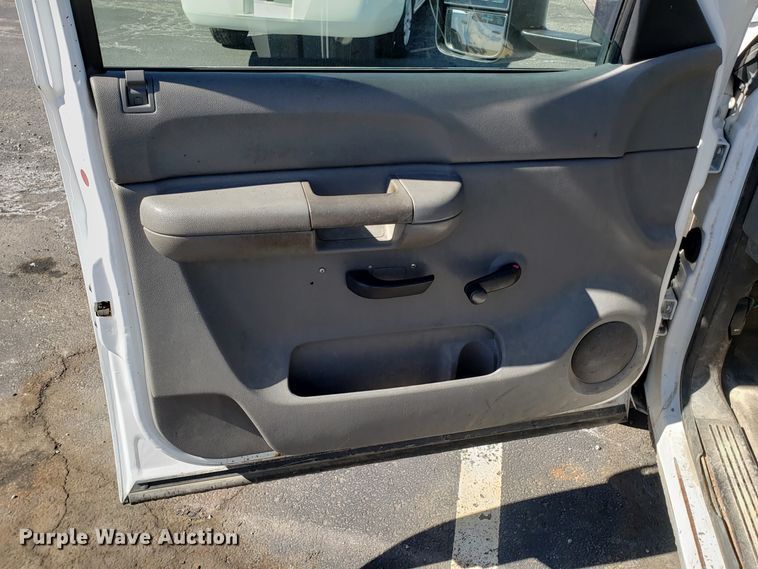 image for item DD2560 2007 Chevrolet Silverado 1500 pickup truck