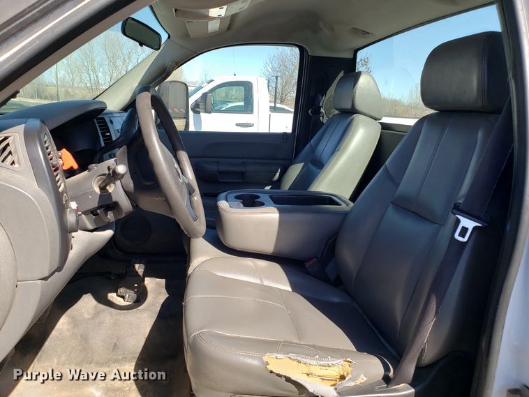 image for item DD2560 2007 Chevrolet Silverado 1500 pickup truck