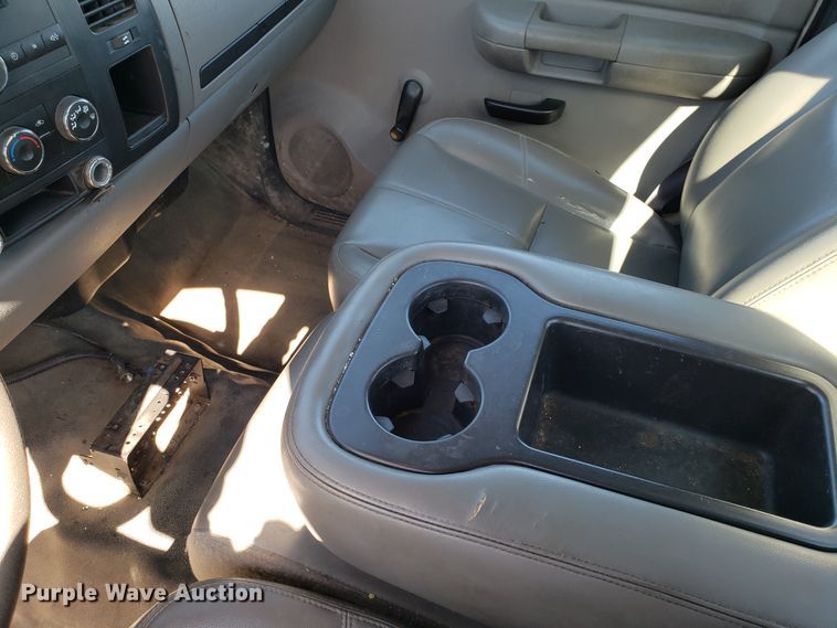 image for item DD2560 2007 Chevrolet Silverado 1500 pickup truck