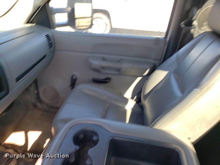 image for item DD2560 2007 Chevrolet Silverado 1500 pickup truck