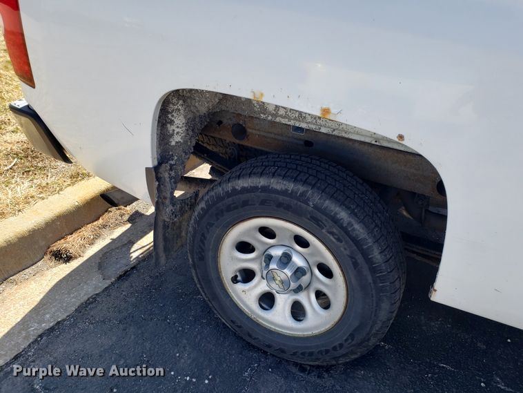 image for item DD2560 2007 Chevrolet Silverado 1500 pickup truck