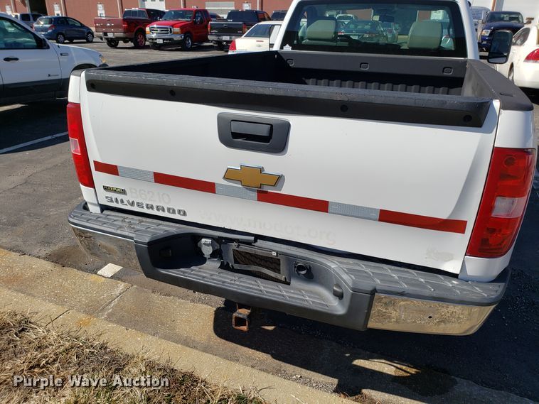 image for item DD2560 2007 Chevrolet Silverado 1500 pickup truck