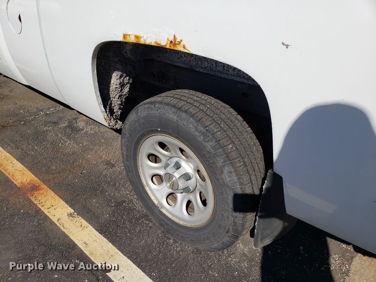 image for item DD2560 2007 Chevrolet Silverado 1500 pickup truck