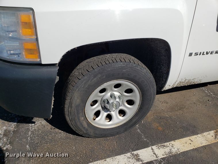 image for item DD2560 2007 Chevrolet Silverado 1500 pickup truck