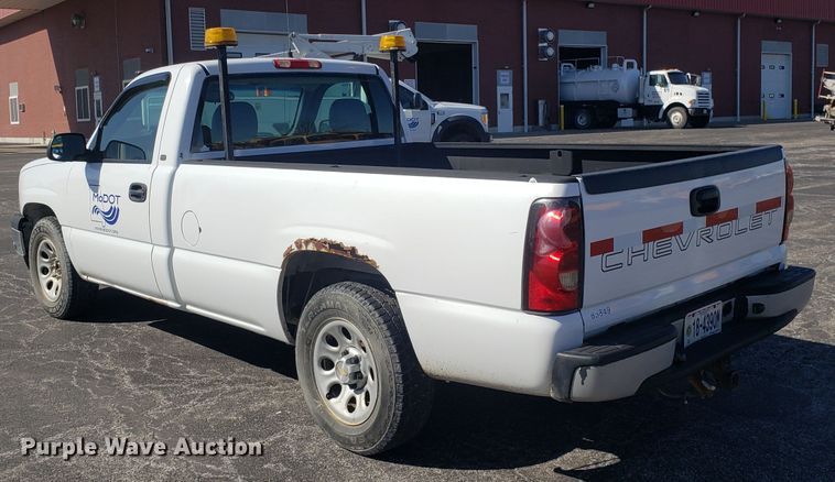 image for item DD2565 2005 Chevrolet Silverado 1500 pickup truck
